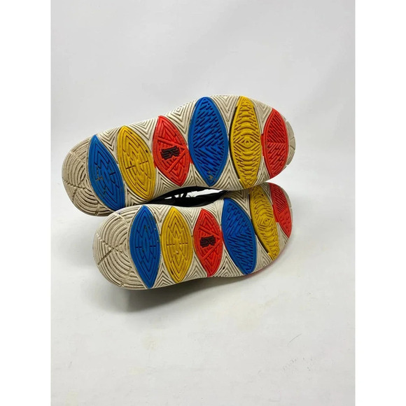 Nike Kyrie 5 x Friends Black‎ Basketball Sneakers - Picture 12 of 12